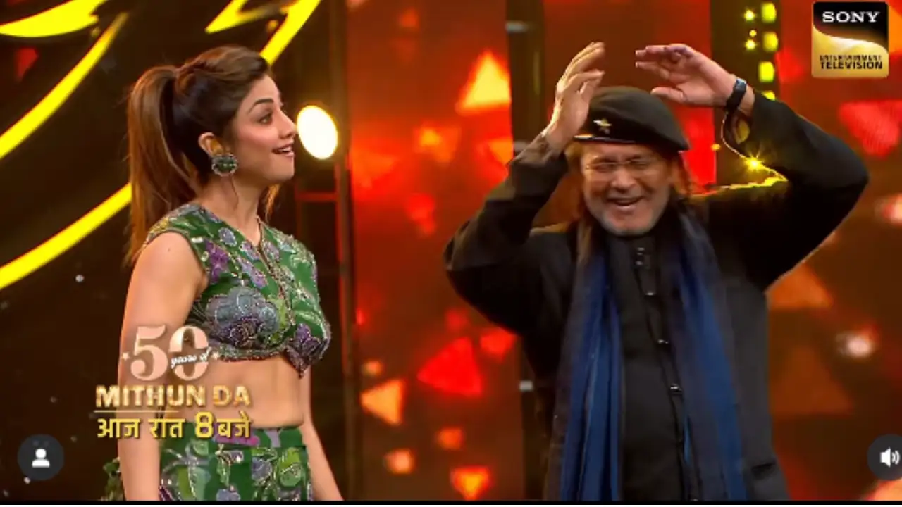 मिथुन चक्रवर्ती और शिल्पा शेट्टी Super Dancer Chapter 5 के स्टेज पर “I Am A Disco Dancer” गाने पर डांस करते हुए